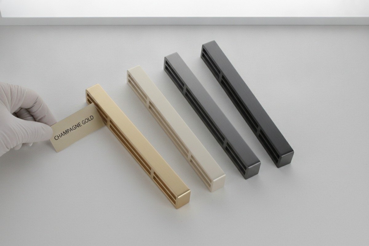 Evaluating prototype quality consistency compared to bulk production of aluminum furniture handles (ID#4)