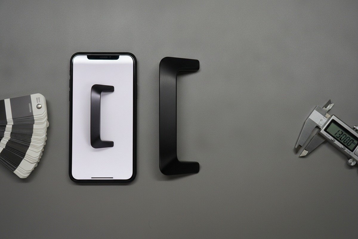 Physical Sample Color Matching Evaluating physical aluminum handle samples under specific lighting for color matching (ID#2)